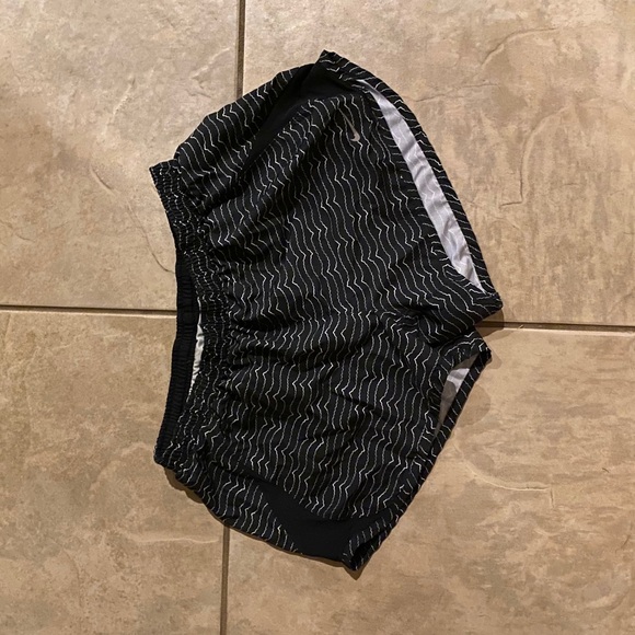 Women’s Nike Shorts - Picture 1 of 3